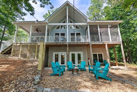 The Ideal Multi-Family Lake Memory-Maker!