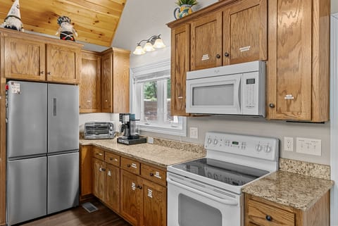 The Ideal Multi-Family Lake Memory-Maker!