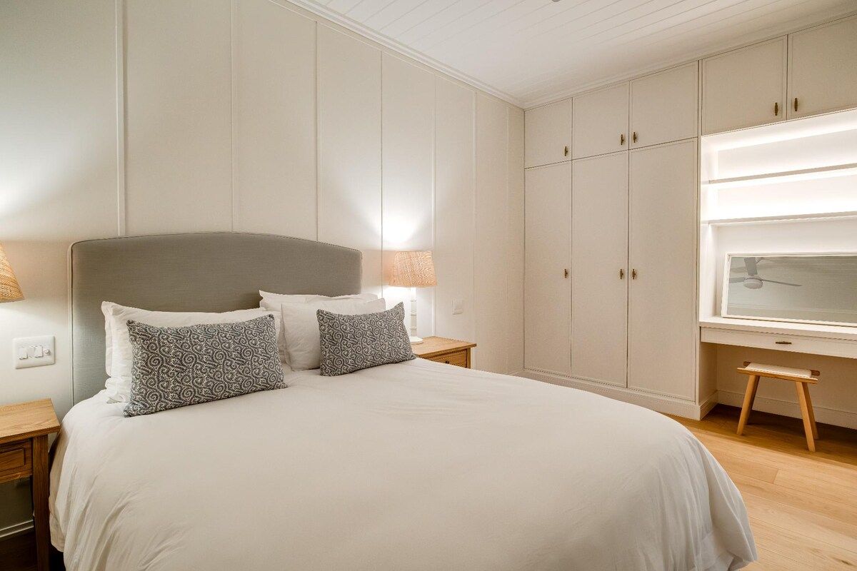 4th bedroom (upstairs)