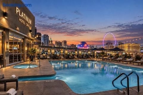 Platinum Hotel Strip F1 Views | Balcony *2 Queens