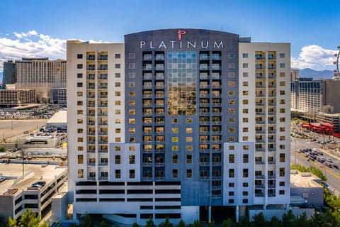 Platinum Hotel Strip F1 Views | Balcony *2 Queens