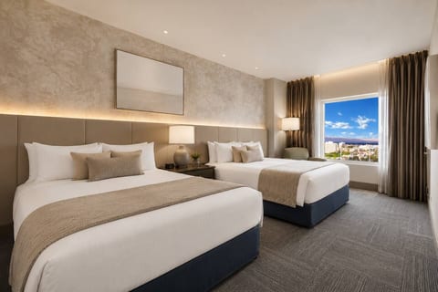 Platinum Hotel Strip F1 Views | Balcony *2 Queens