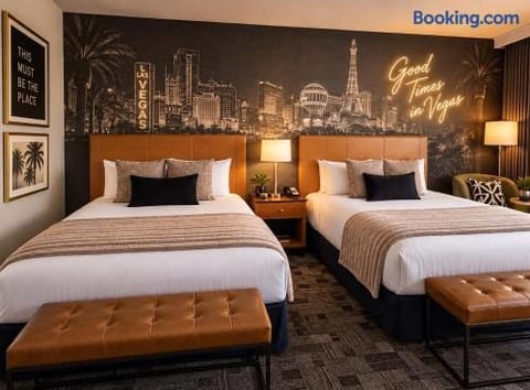 Platinum Hotel Strip F1 Views | Balcony *2 Queens