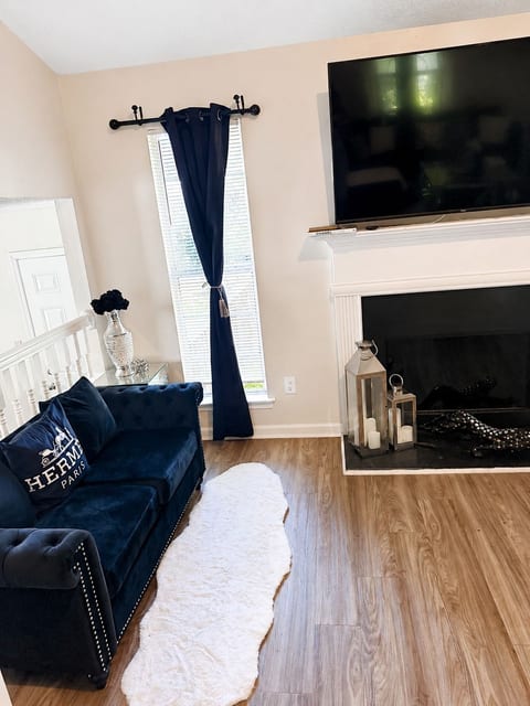 Stylish 3BR Riverdale Retreat | Modern Glam Home image 2
