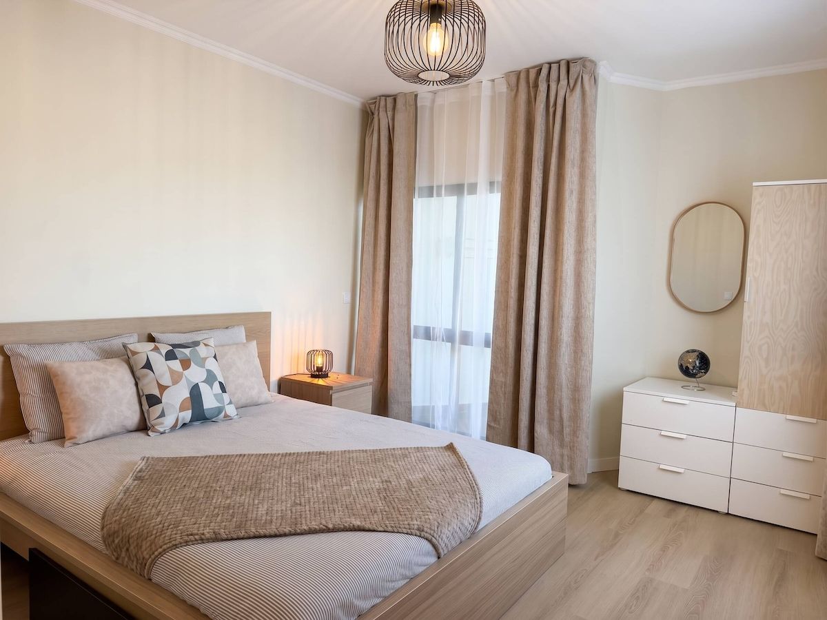 Sea view apartment: A/C, balcony & pool