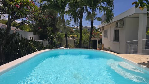 Villa Maunier F4 Piscine Terre-Sainte