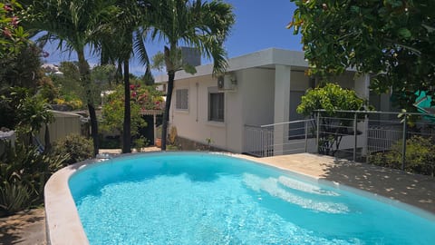 Villa Maunier F4 Piscine Terre-Sainte