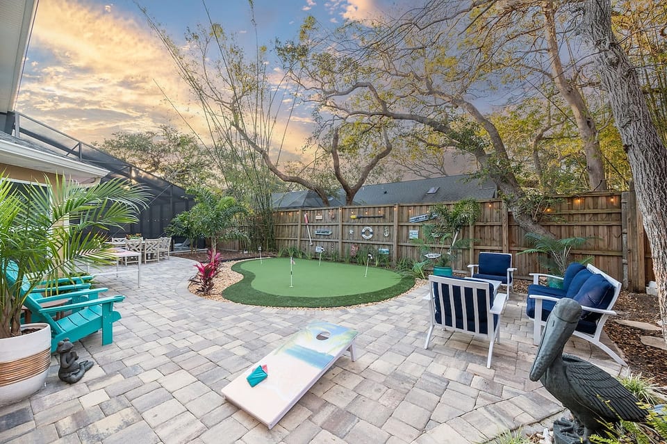 Multiple King Suites, WALK 2 beach, Dream backyard image 1