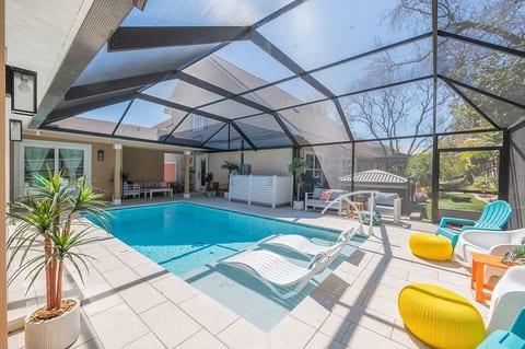 5BR, Pool,HotTub, Putput, Walk to Beach,Game RM!