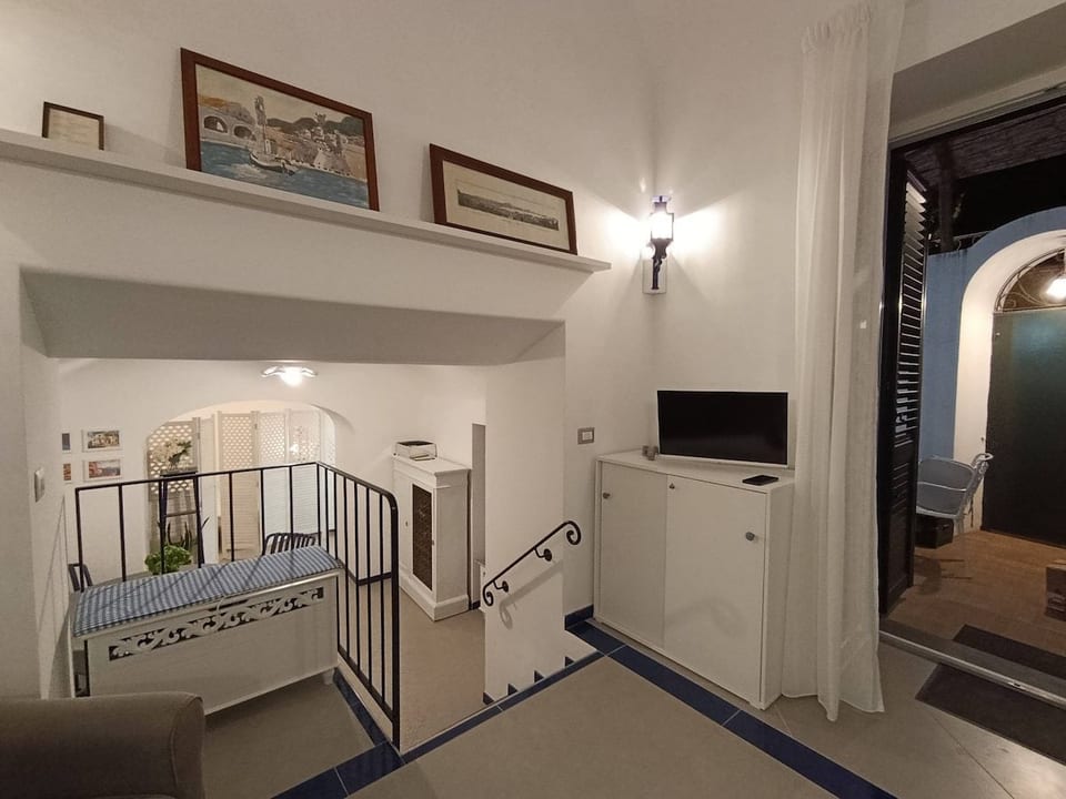 La Romantique – Relaxing, centrally located B&B in Anacapri image 1