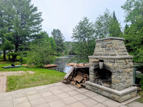 Waterfront Chalet | Spa | Fireplaces | Gazebo