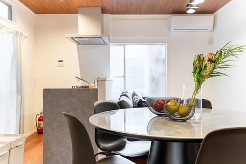 Tokyo House | 1 Stop to Ikebukuro | Sleeps 10
