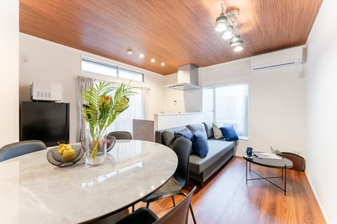 Tokyo House | 1 Stop to Ikebukuro | Sleeps 10