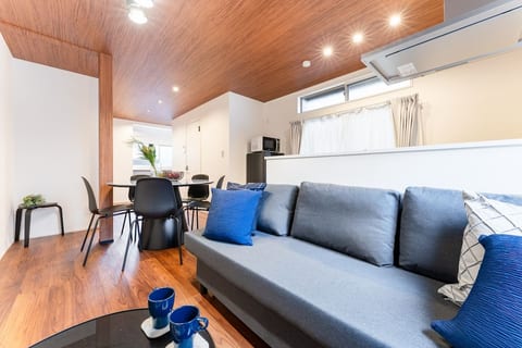 Tokyo House | 1 Stop to Ikebukuro | Sleeps 10