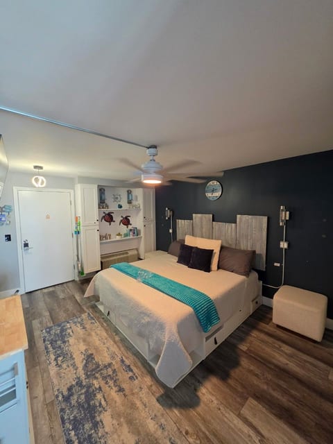 Walk right into you cozy king bedroom and take a load off.