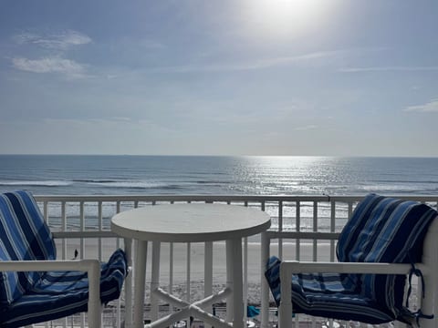 Amazing balcony, amazing views. Enjoy coffee and sunrise every morning 