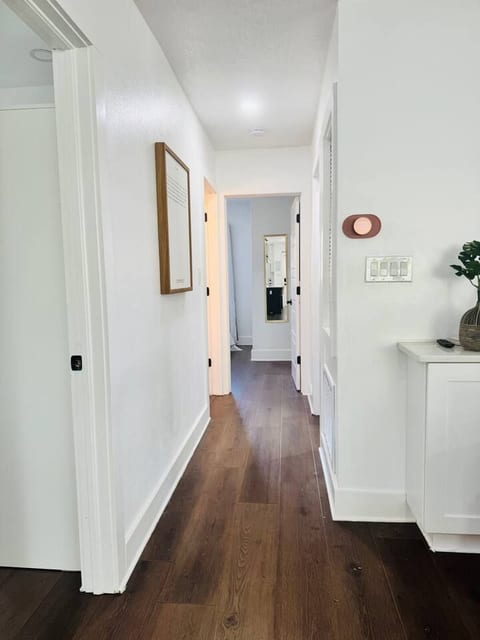 Bayshore Beautiful Home | 4BR + Office + Studio
