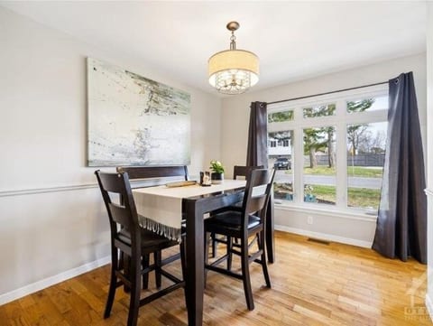 Stylish 3BDR +1 Home | Walk to Waterfront & Dining image 4