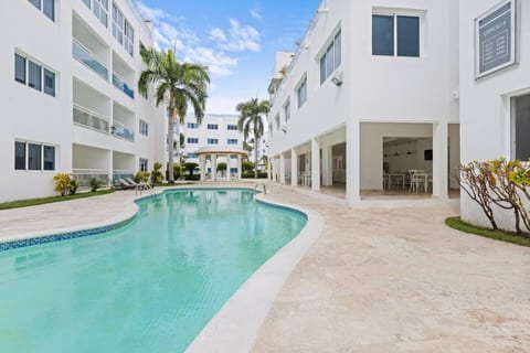 2BR Beachfront Penthouse | FREE Electricity