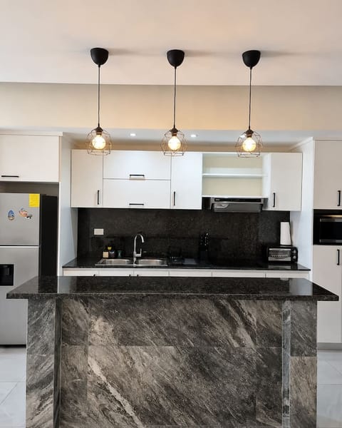 2BR • 10 Min Walk to Beach • Private Rooftop + BBQ