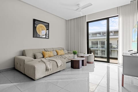 2BR • 10 Min Walk to Beach • Private Rooftop + BBQ