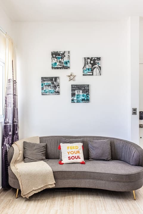Cozy 1BR • 1 Min Walk to Beach • Pool + BBQ Area