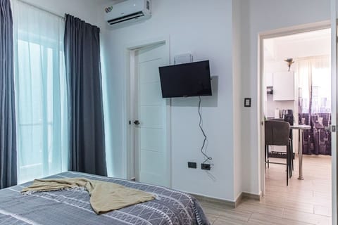 Cozy 1BR • 1 Min Walk to Beach • Pool + BBQ Area