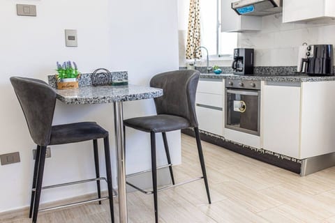 Cozy 1BR • 1 Min Walk to Beach • Pool + BBQ Area