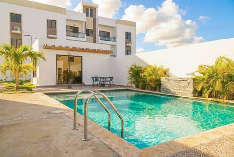 Modern 2BR • Pool • 5 Min to Coco Bongo & Downtown