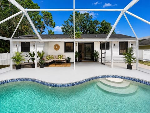 Palm Vibe House | Pool • Near Beach • Florida image 3