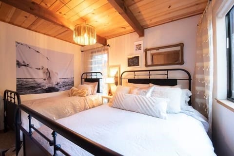 Cozy Chic Chalet - Enchanting & Fun Family Retreat image 5