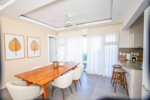 Stylish New 2 Bedroom Apartment with Pools and Gym