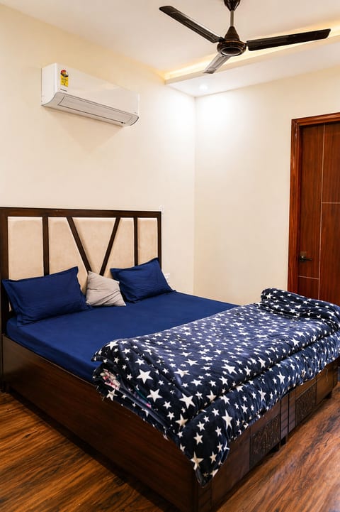 Stay Royal BNB - Luxury 4 BHK Villa Kharar