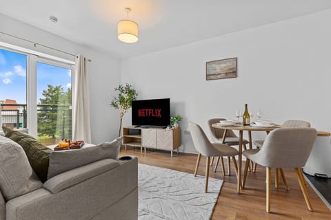 Stylish Central Warrington Stay | Free Parking image 1