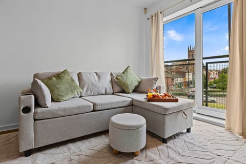 Stylish Central Warrington Stay | Free Parking image 4