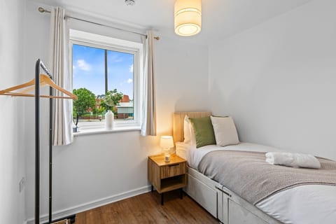 Stylish Central Warrington Stay | Free Parking image 3