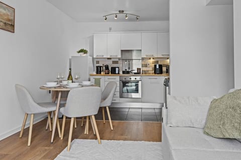 Stylish Central Warrington Stay | Free Parking image 5