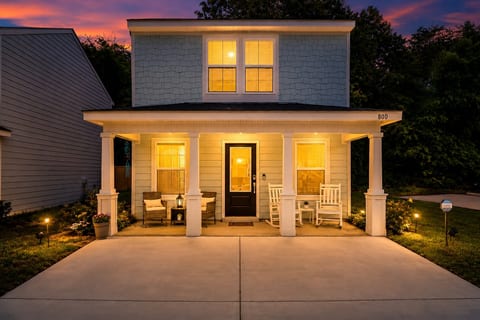 Seahorse Harbor | NEW • Pets • 5 Min to Beach