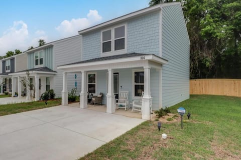 Seahorse Harbor | NEW • Pets • 5 Min to Beach