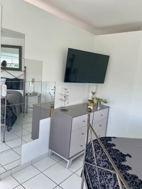 Sweet 1/1 with Parking and Amenities