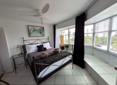 1BR by Convention Center, Walk to Beach + Parking