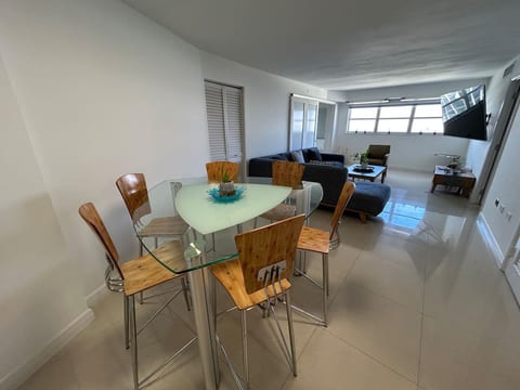 Peaceful SoBe 2/2, great amenities