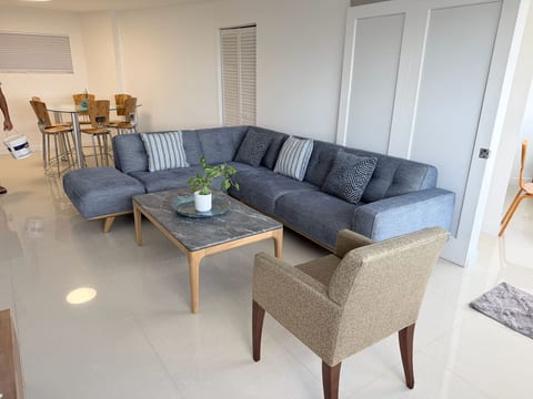 Peaceful SoBe 2/2, great amenities