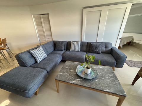 Peaceful SoBe 2/2, great amenities