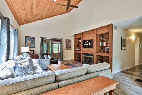 The Maple Leaf | Private Indoor Hot Tub