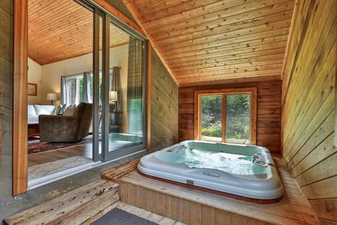 The Maple Leaf | Private Indoor Hot Tub