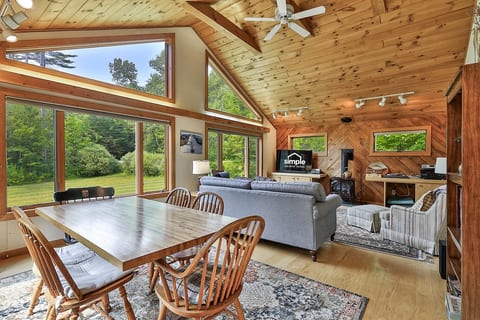 The Maple Leaf | Private Indoor Hot Tub