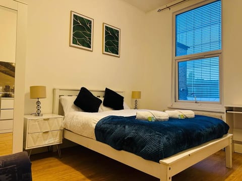 Westfield London – Spacious 4-Bedroom Stays for Big Groups