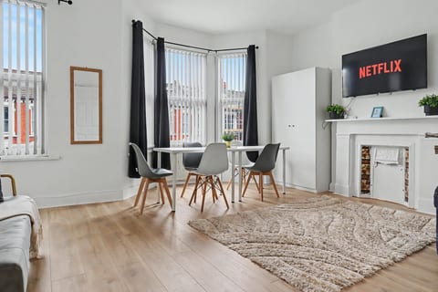 Westfield London – Spacious 4-Bedroom Stays for Big Groups