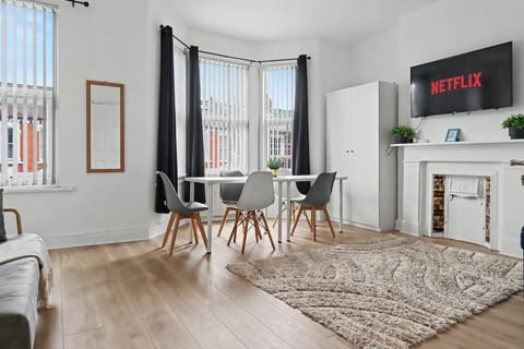 Westfield London – Spacious 4-Bedroom Stays for Big Groups